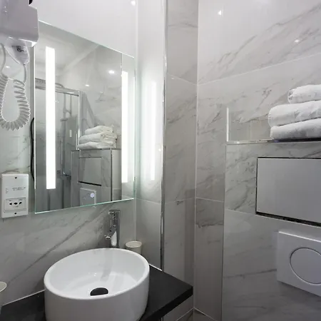 Leonard De Vinci Ii 酒店 *