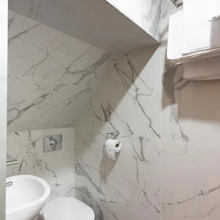 Leonard De Vinci Ii 酒店 *